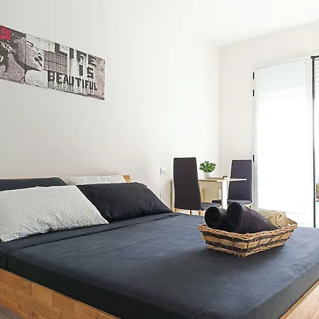 Kolossoi Konukevi Càbras