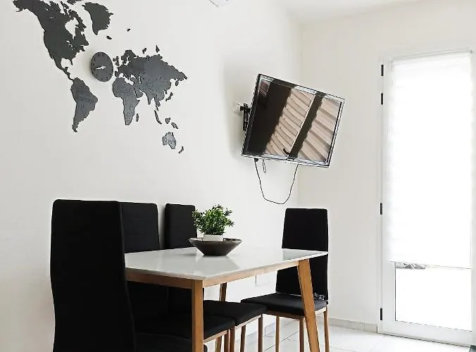 ゲストハウス Kolossoi 3*